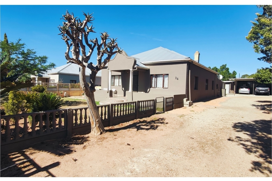 5 Bedroom Property for Sale in Moorreesburg Western Cape